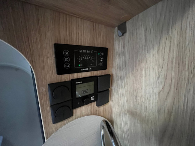 Knaus Boxstar Freeway 640 Automaat Off-Grid Lengtebedden foto: 18