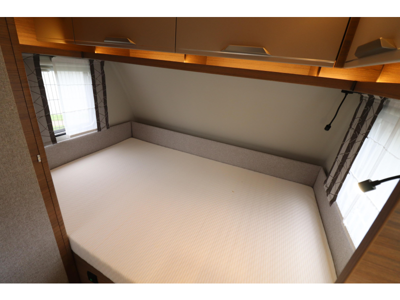 Knaus Sport E-Power Selection 420 QD Mover / Awning / Air conditioning photo: 11