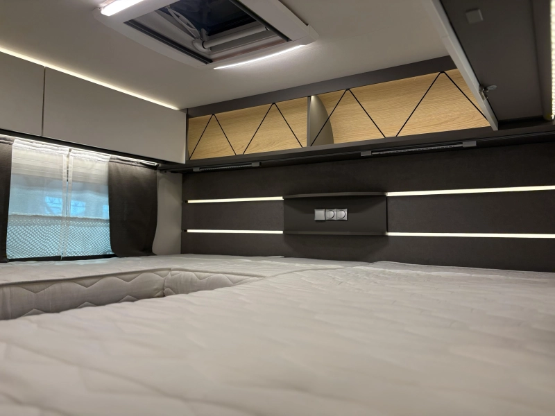 LMC Tourer 660 lengte bedden - weinig km  foto: 13
