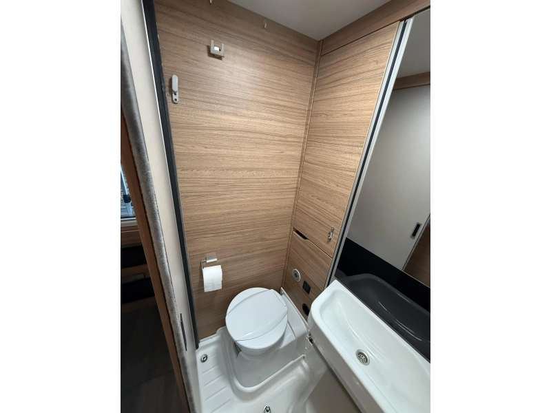 Weinsberg Xcursion 500 LT Compact Hefbed 22000 km!  foto: 15