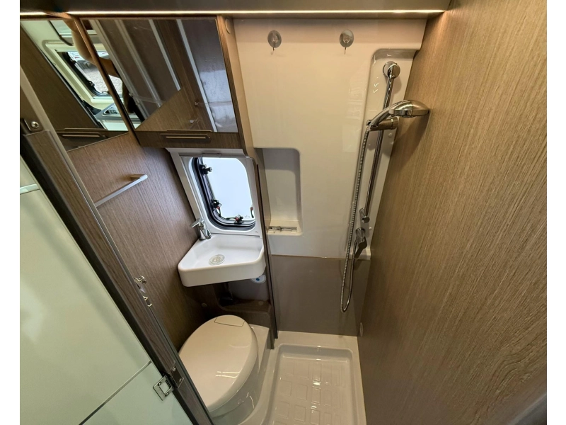 Chausson V697 VIP 9T Automaat lengtebedden  foto: 10