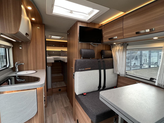 Weinsberg 600 MEG Pepper Edition 165PK Enkele Bedden Luifel Zonnepaneel Omvormer foto: 9