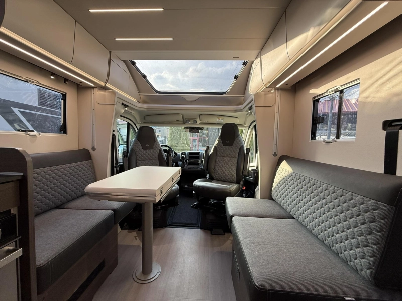 Adria Matrix Supreme 670 DL Automaat - 180PK - 44H  foto: 1