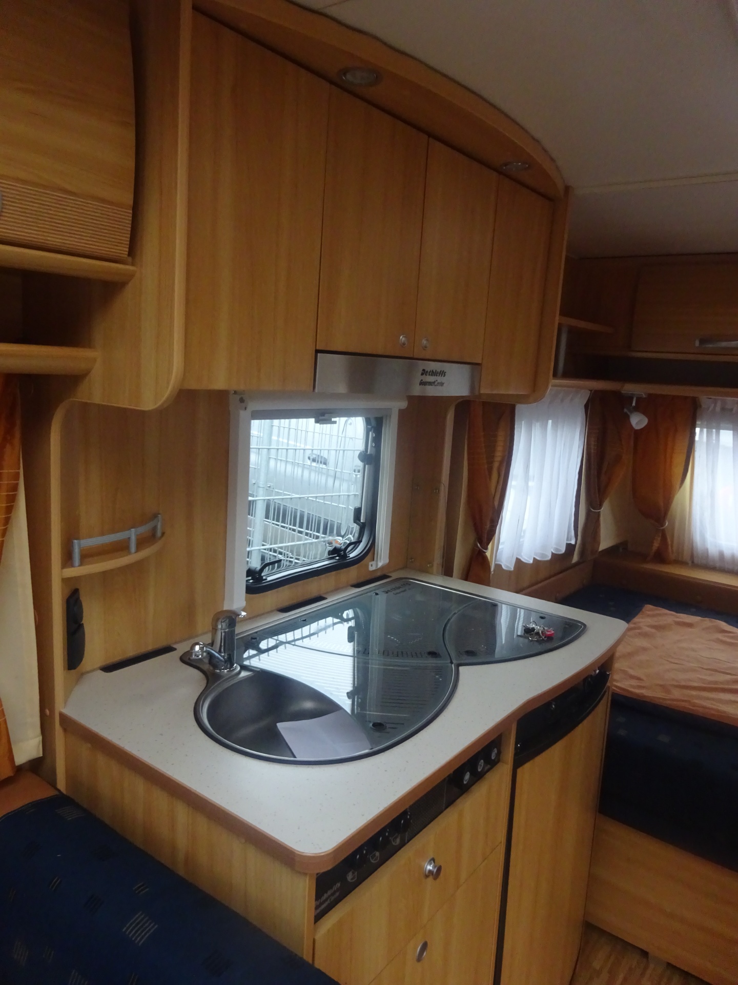 Dethleffs Camper 440DB Met Mover foto: 14