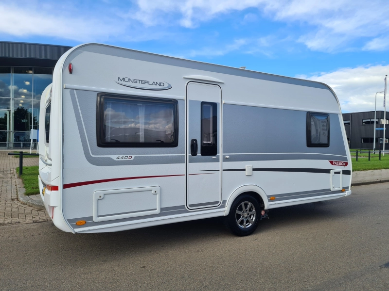 LMC Passion 440 D Voortent en mover  foto: 1