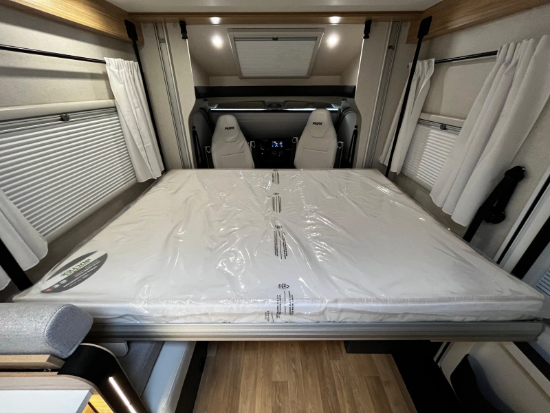 Pilote P 690 D Camper, Centraal hefbed  foto: 13