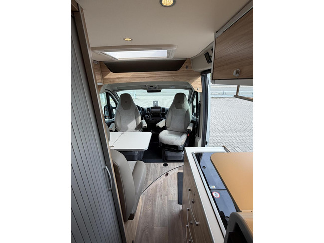 Hymer Yellowstone Cross-Over 180PK 9T-Automaat Enkele Bedden Zonnepanelen foto: 15