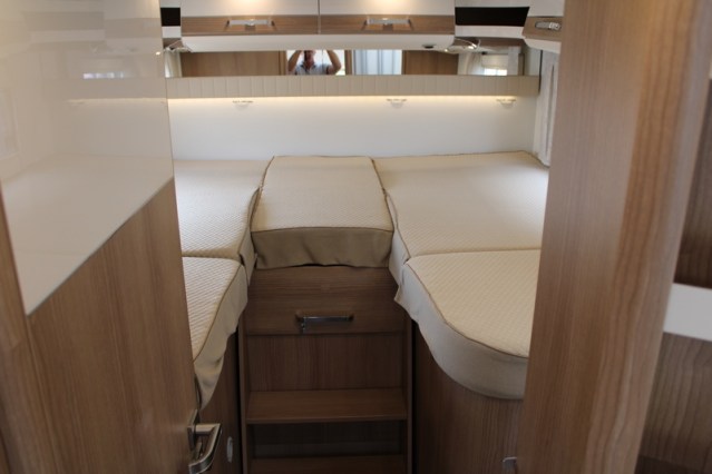 Robuuste AUTOMAAT 180 pk Malibu I 490 LE by Carthago hef-en enkele lengte bedden (124  foto: 54
