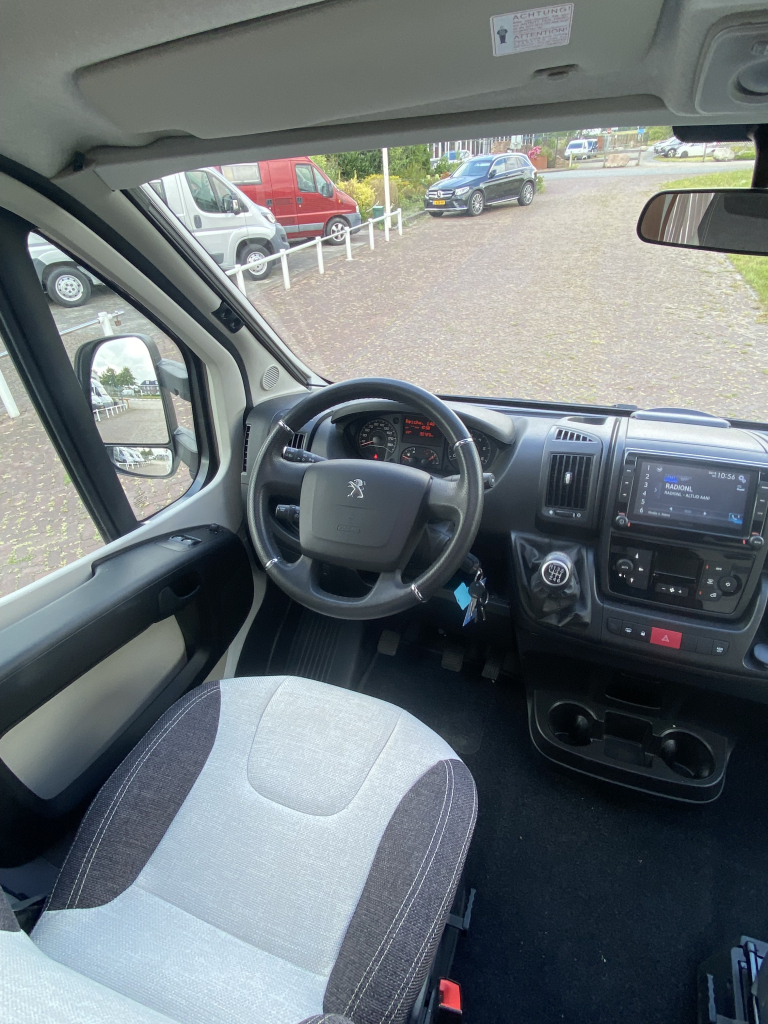 Weinsberg Pepper 600 Peugeot 163 PK, Half-integraal, 2 Lengte-bedden, Garage, Aut. schotel / LCD Camper Centrum On the Road aan de Noorderringweg 4 in Marum. foto: 24