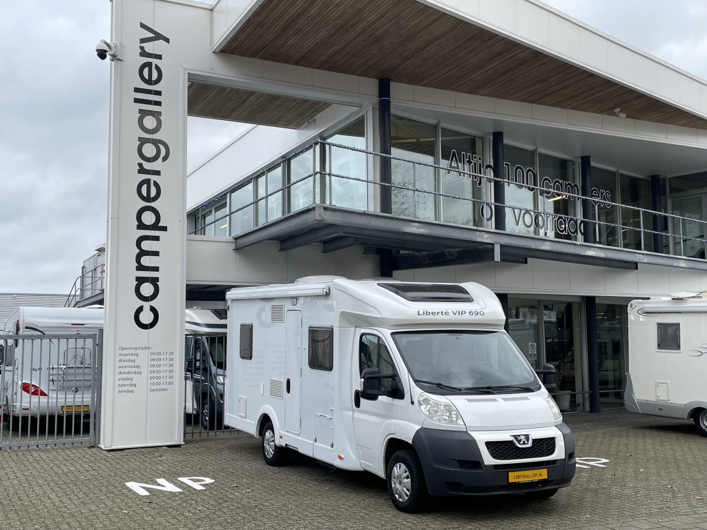 Sunlight Liberté VIP 690 VIP FRANSBED+HEFBED DAKAIRCO TREKHAAK