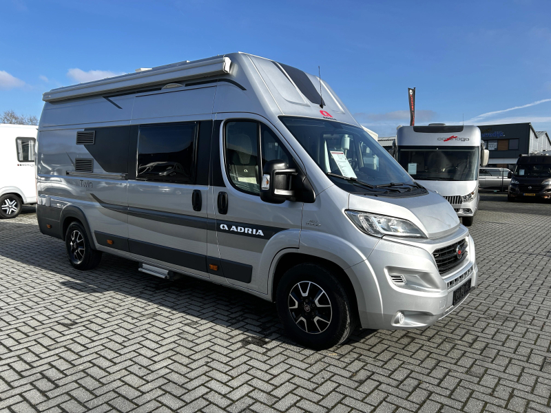 Adria Twin 640 SHX Dwarsbed/unieke indeling  foto: 1