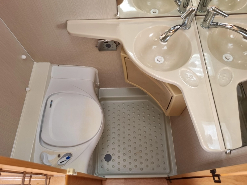 Caravelair Ambiance Style 400 Mover-Awning-Ultra Heat photo: 17