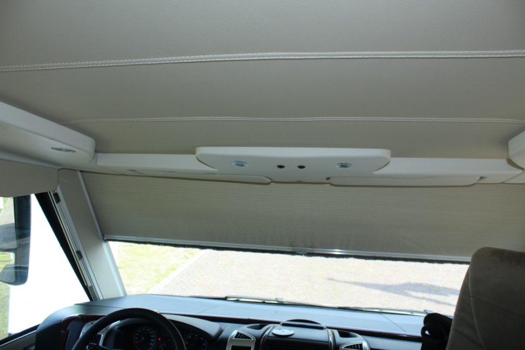 Carthago 4.2  Integraal 2.3 M-jet 148 PK, Alko chassis light, Motor-airco, Hefbed & dwarsbed, Garage, Draaistoelen voor, L zit, zij-zit, etc. Marum (Groningen) foto: 20