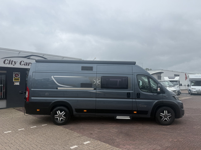 Karmann davis 620 9 traps automaat buscamper 141 pk euro 6 lengte bedden luifel hordeur uitzwenkbare fietsendrager zonnepanneel