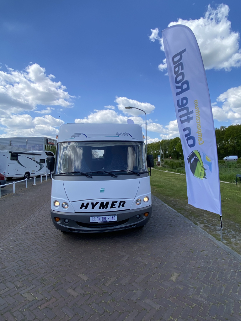 Hymer B 584 2.8 JTD 128 Pk Integraal, Hef-bed voor, Lange-bank, 3 Draaistoelen, Eindkeuken etc. Bj. 2002. B 584 Marum foto: 3