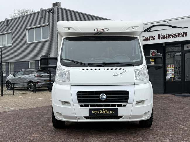 LMC Liberty ti 662 160 pk Fransbed dakairco fietsenrek luifel trekhaak achteruitrij-camera foto: 2