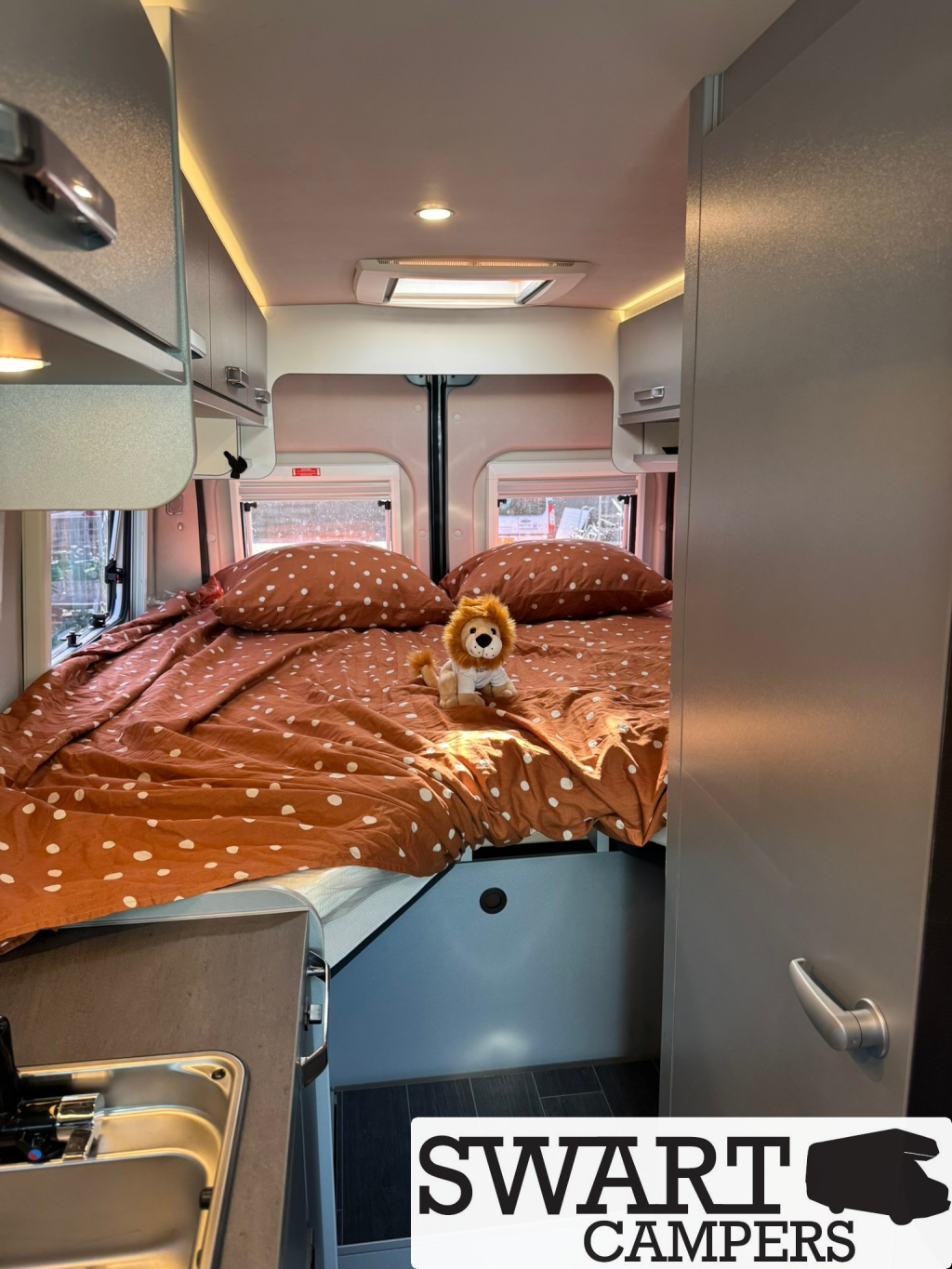 Weinsberg CaraBus Grey 600 ME Edition [Fire], Automaat Maxi Lengtebedden foto: 16