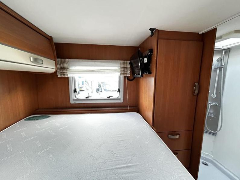 Pilote Explorateur G 741 Dwarsbed/Hefbed/Alde/2012  foto: 20