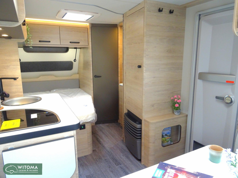 Weinsberg CaraOne Edition HOT 450 FU Frans bed  foto: 3