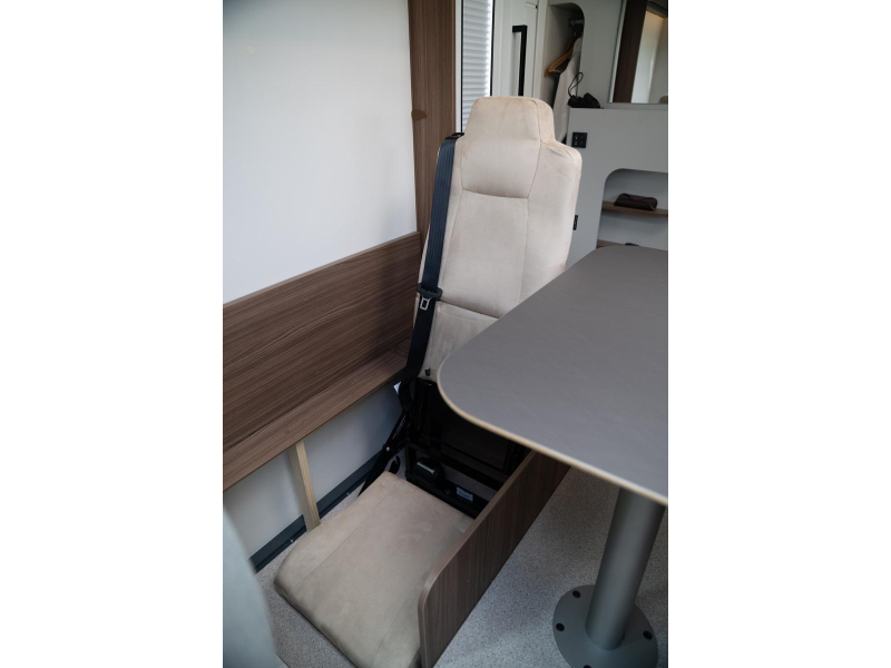 LMC Cruiser 750 EF cara a cara 2027 foto: 24