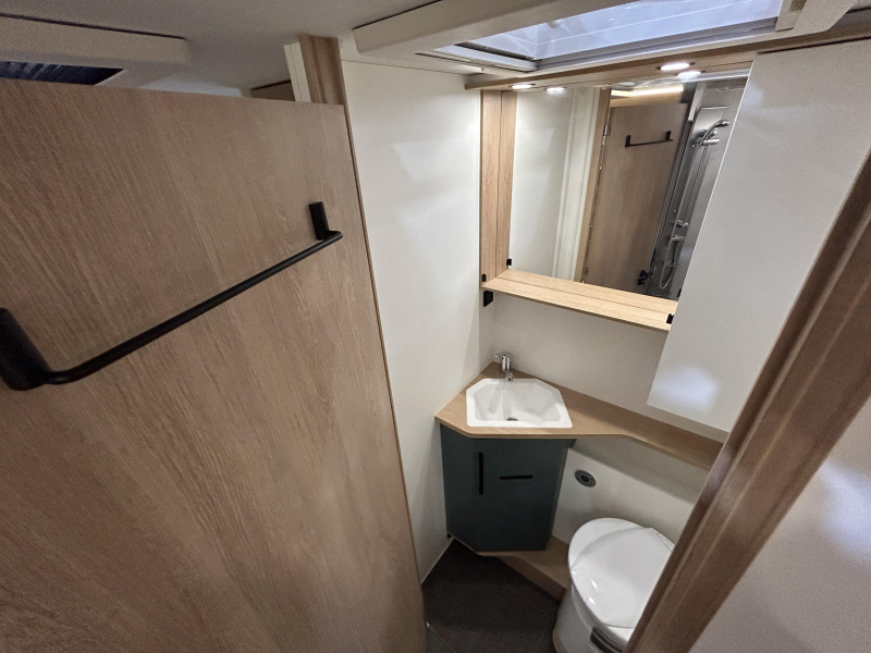 Pilote Atlas A650D Camper, Hefbed  foto: 9