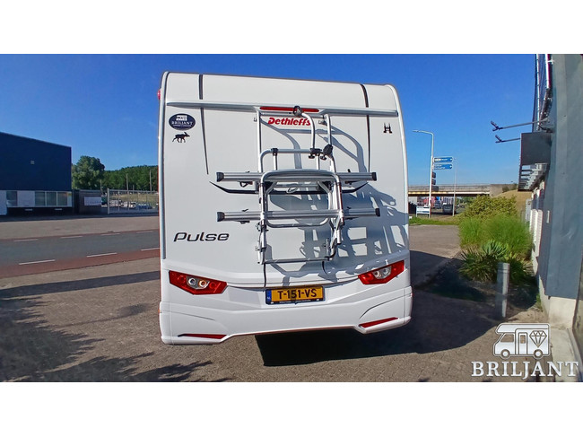 Dethleffs PULSE T 7051 DBM/EB .. autom&aacute;tico/cama queen+cama elevable foto: 5