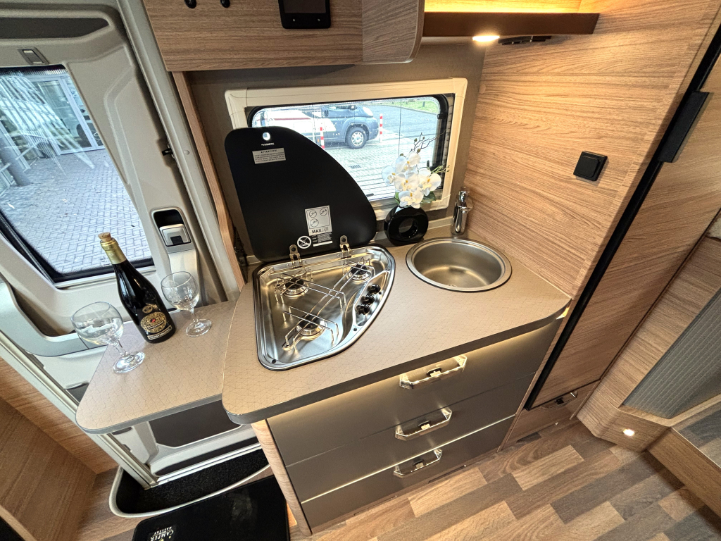 Weinsberg CaraLoft 640 MERCEDES AUTOMAAT ENKELEBEDDEN HEFBED foto: 8