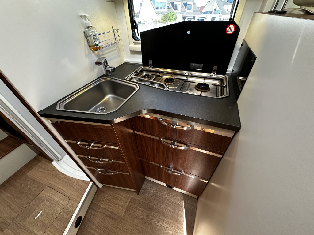 Adria Matrix M 670SL photo: 4