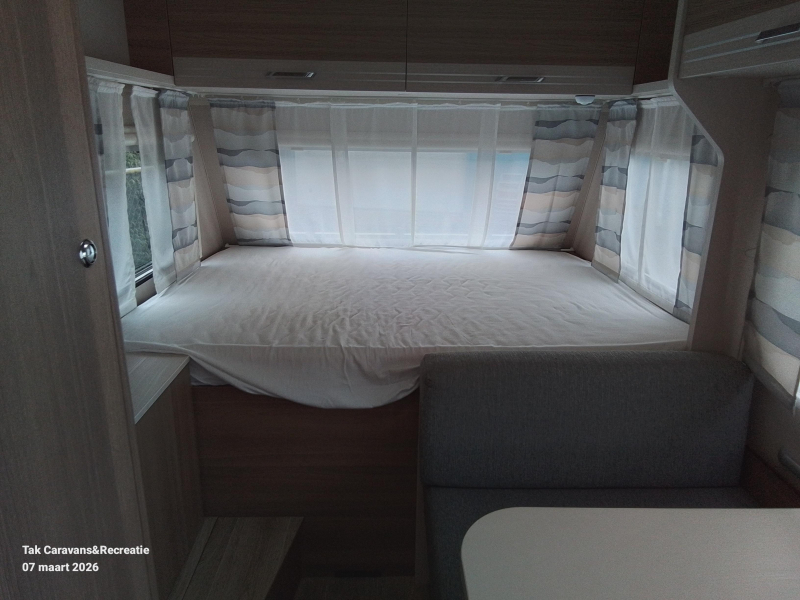 Dethleffs C'Joy 420 QSH Completo con cama transversal foto: 1