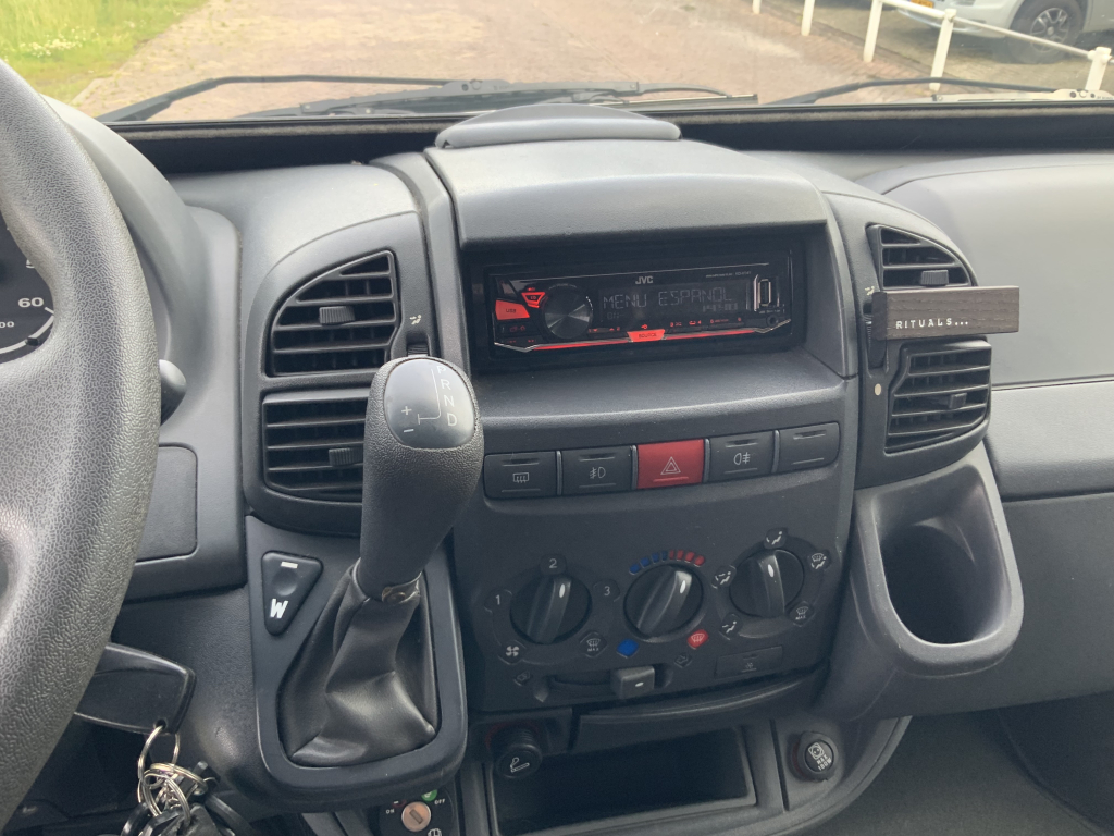 LMC  Fiat Ducato  2,8 JTD  128 PK , AUTOMAAT   Half-integraal ,  Motor-airco , 2 Lengte-bedden ( Laag ) , Alko-chassis  etc. Bj 2003 Camper centrum on the road Marum  foto: 13