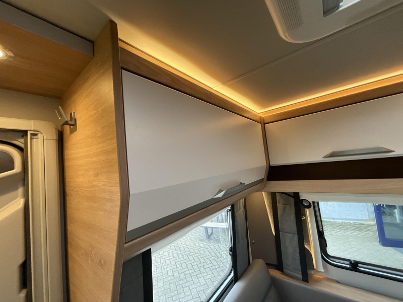 Knaus Sudwind Black Selection 460 EU ENKELE BEDDEN-VLOERVERW  foto: 16