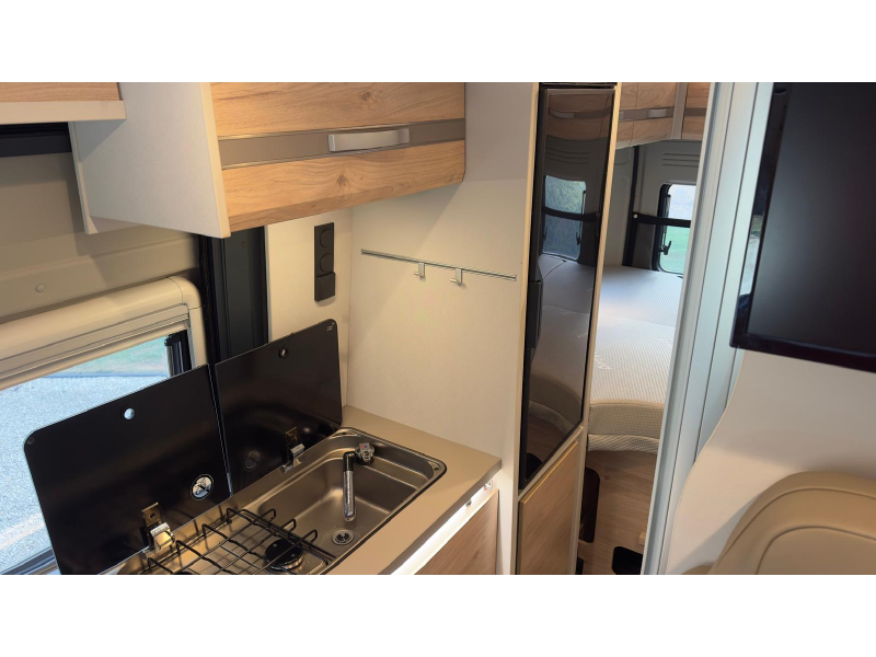 Dethleffs Globetrail Advantage 600 DR dwarsbed hefdak bovenbed  foto: 12