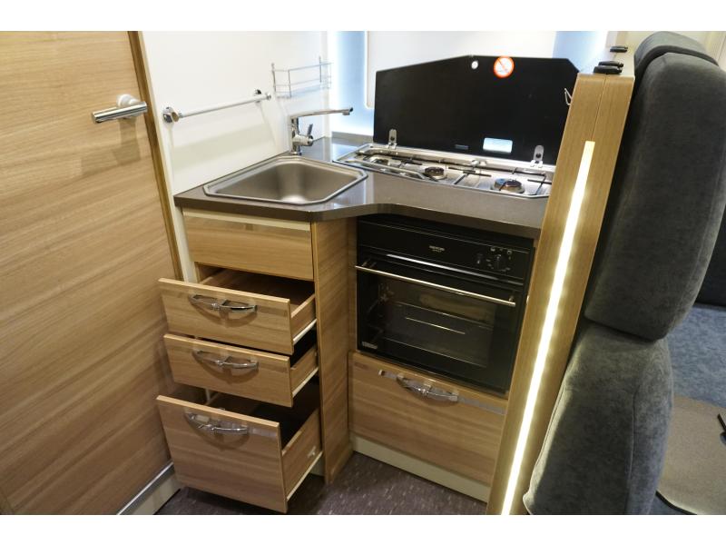 Adria Coral Supreme S 670 SL Auto-levelsyst-Sat-Solar  foto: 13