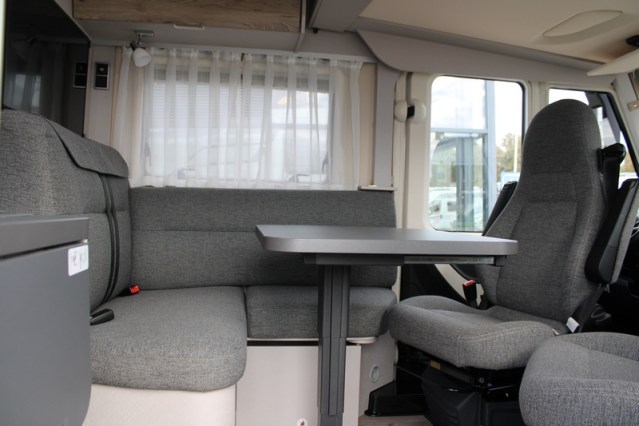 Young lightweight integral Hymer Exsis I 580 Pure 9G Tronic AUTOMATIC single beds (58 photo: 26
