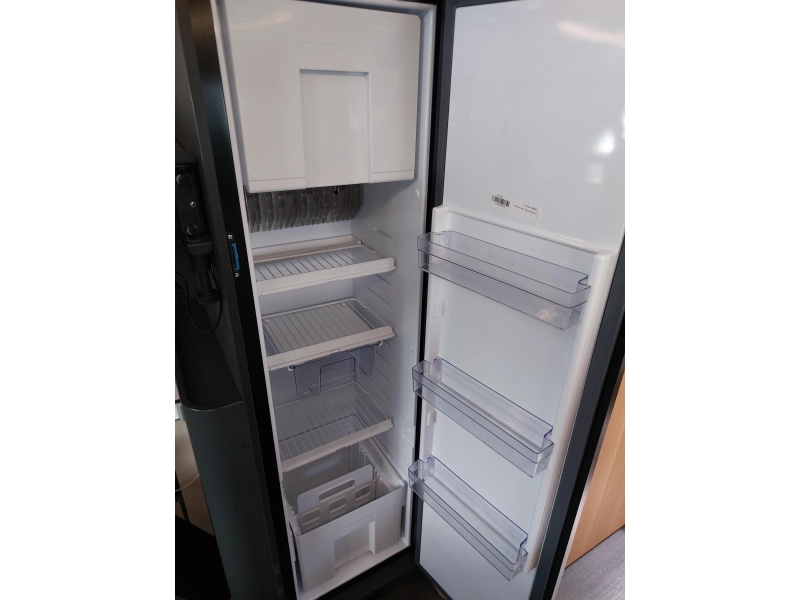 Adria Coral 650 DL Single bed/face2face/heavy photo: 12