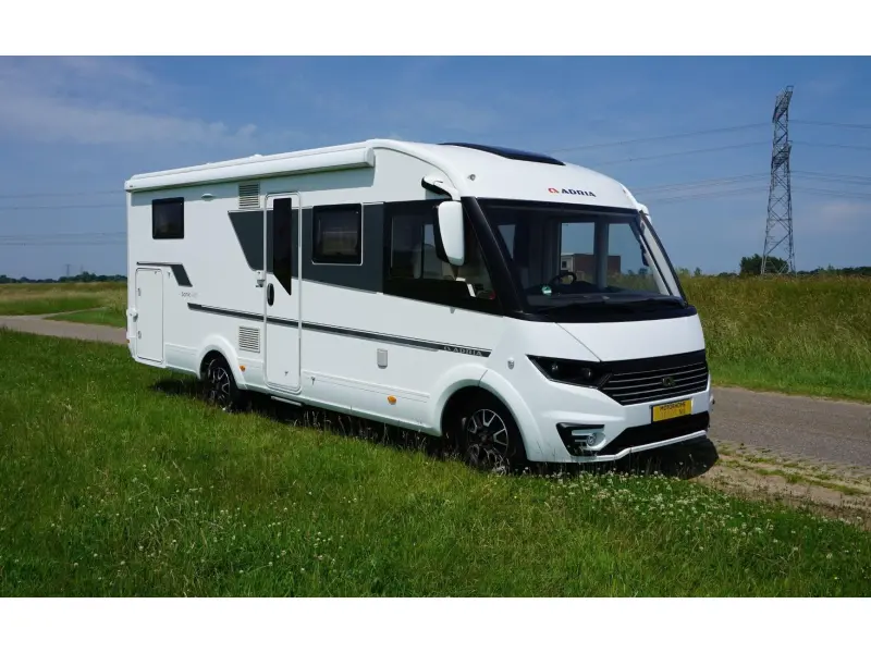 Adria Sonic Plus 700 DC very complete