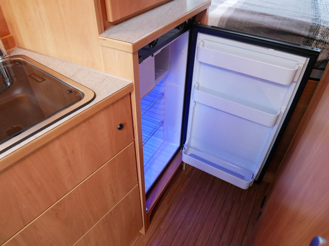 Pössl 2Win Plus, 6 Meter Buscamper, Groot Dwarsbed!!! foto: 13