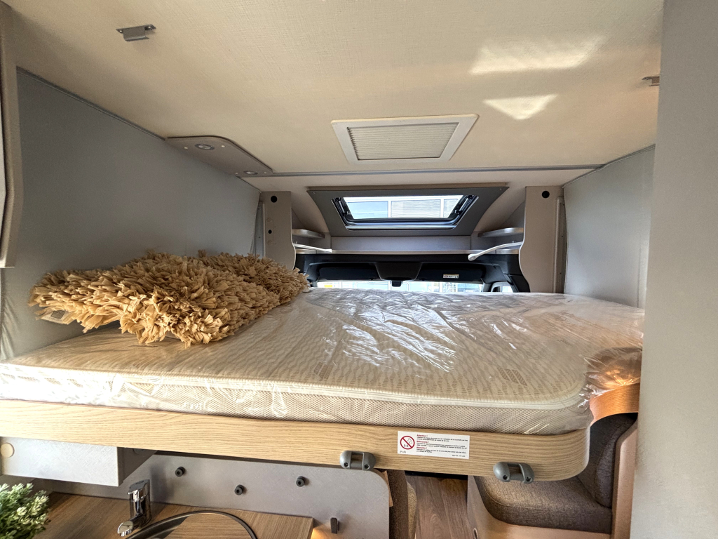 Hymer T 585 S MERCEDES AUTOMAAT ENKELE BEDDEN HEFBED 6200KM! foto: 4
