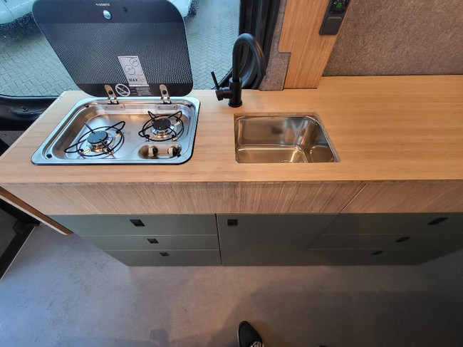 Leaf 4 Sprinter met Hefdak foto: 12