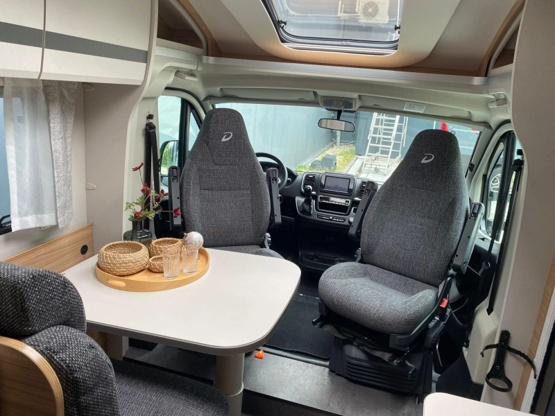Dethleffs Globebus T 6 - Hoher K&uuml;hlschrank Foto: 5