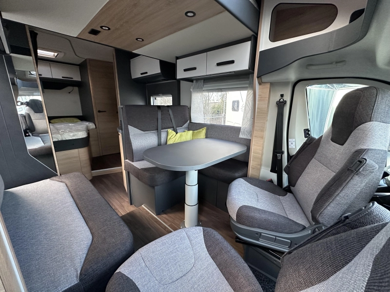 Knaus L!ve Wave 650 MF AUTOMATIK + HUBBETT Foto: 1