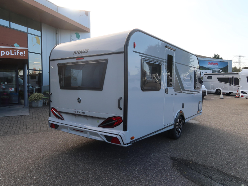 Knaus Sudwind Black Selection 450 FU CAMA FRANCESA / ASIENTO REDONDO foto: 17