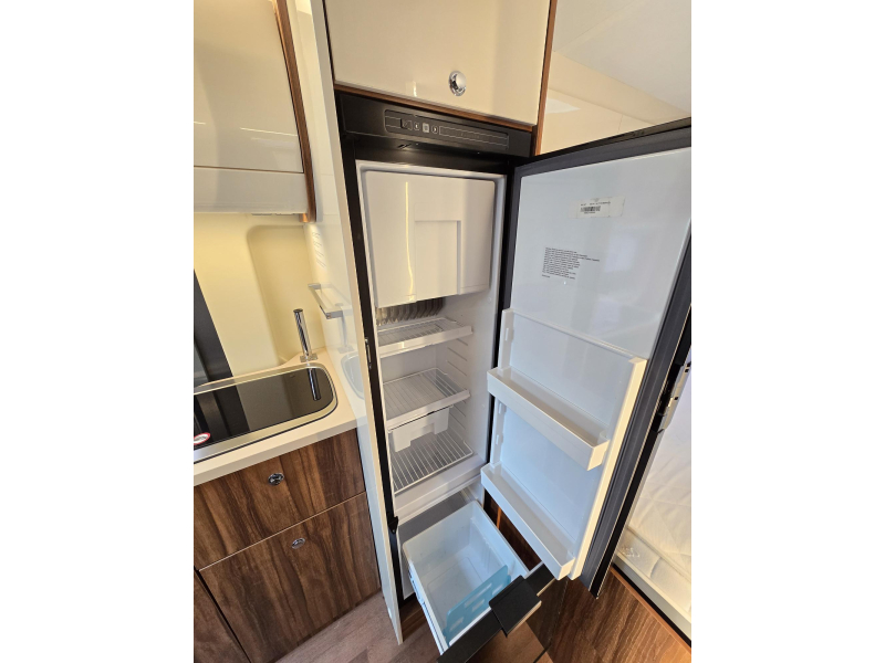 Karmann Davis 590 Fixed Bed Automatic 150hp photo: 15