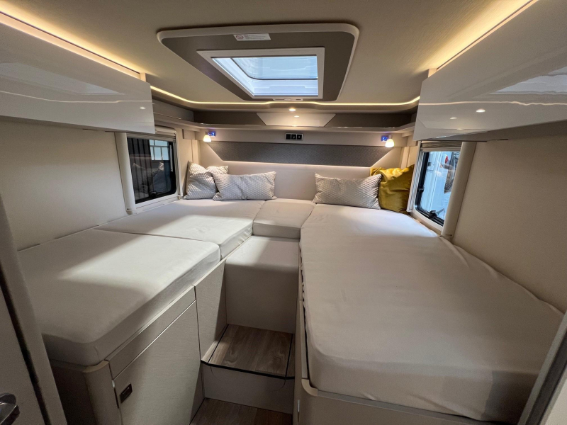 Hymer Tramp 680 automaat, enkele bedden  foto: 11