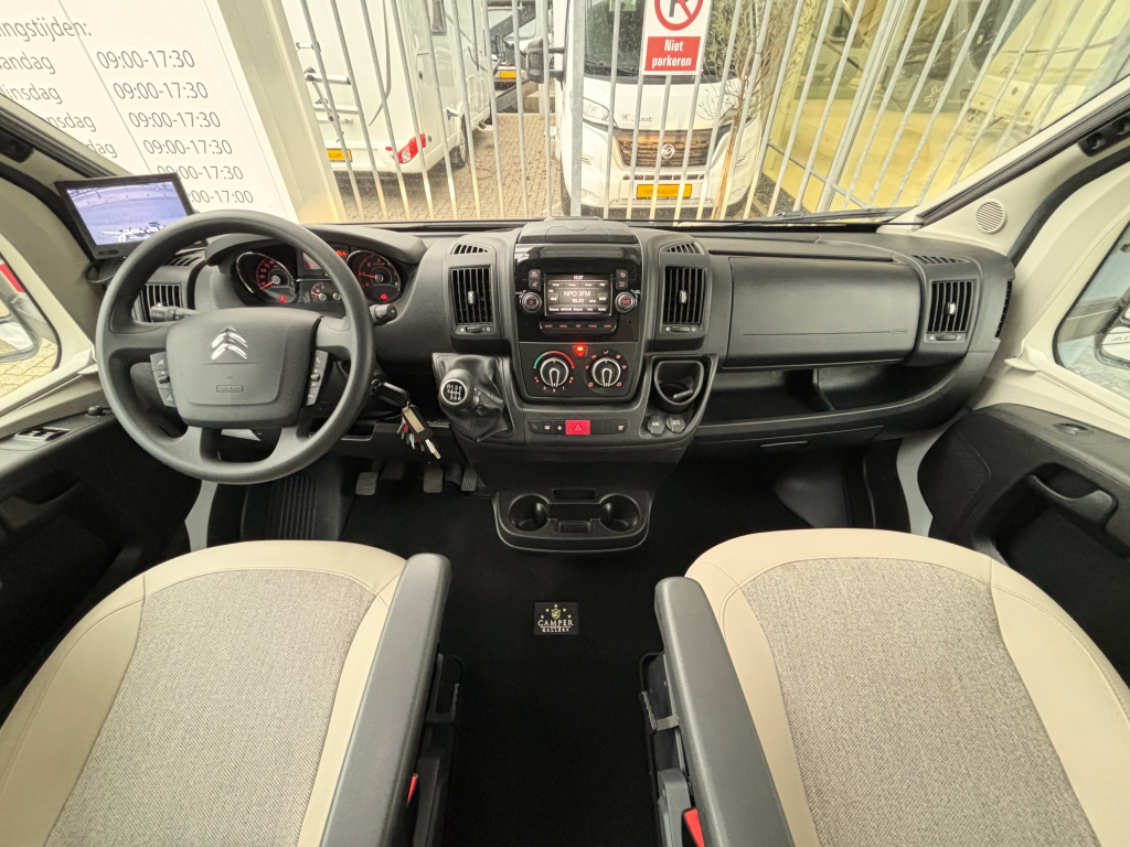 Adria Matrix 650 DC QUEENSBED + HEFBED + FACE TO FACE 2023 Foto: 14