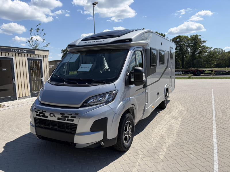 Adria Compact Supreme DL autom&aacute;tico / cama longitudinal foto: 1