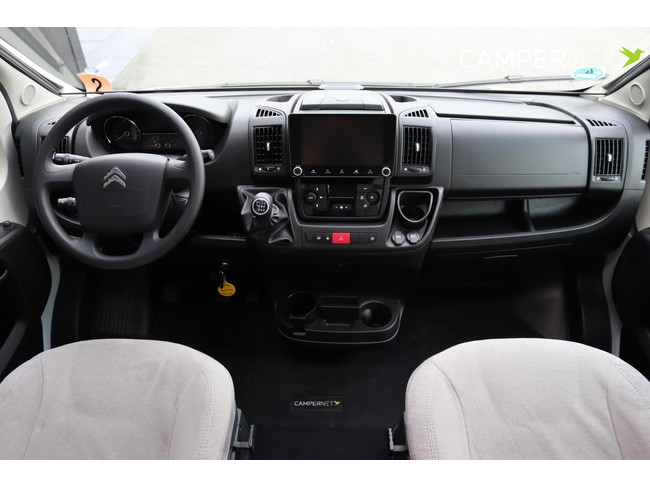 LMC Tourer Lift 730 165PK | Lengtebedden | Gescheiden douche | Hefbed | Fietsendrager | Zonnepaneel | Bearlock | Dakairco | Luifel | foto: 22
