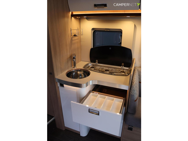 Laika caravans s.p.a. KOSMO 509L 160pk Automaat | Lengtebedden | Gescheiden douche | LPG installatie | Zonnepanelen | Bearlock | Luife foto: 11