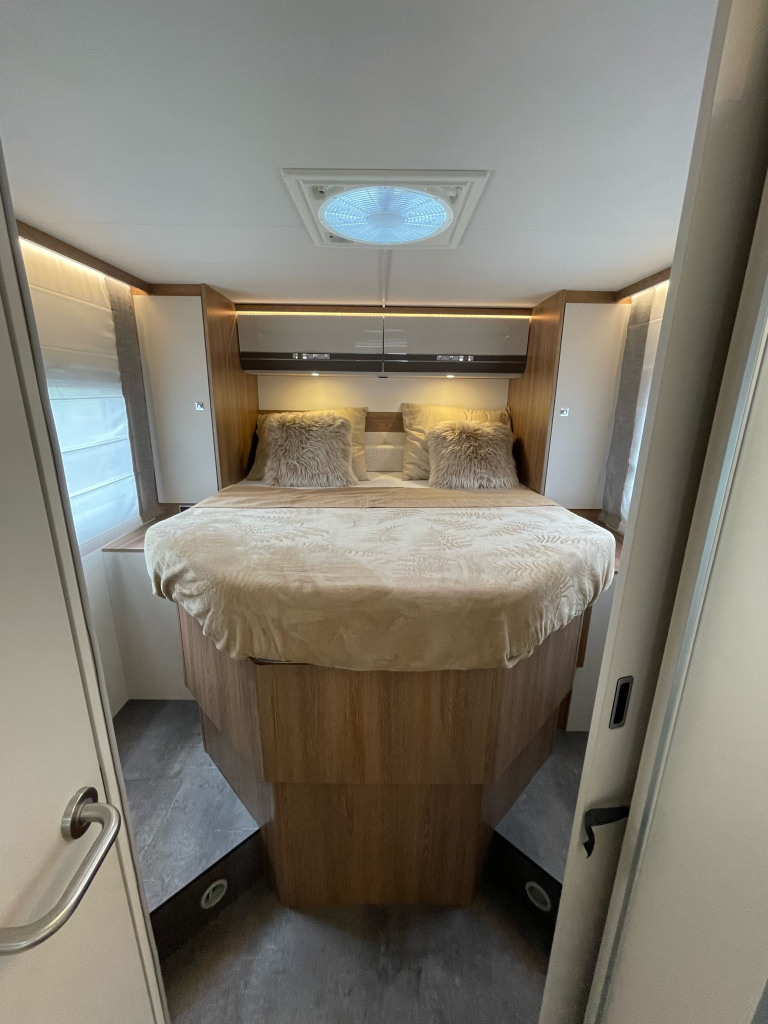 Dethleffs TREND 7057 QUEENSBED AUTOMAAT OVEN BEARLOCK foto: 3