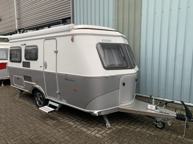 Eriba Touring Urban 530 Screen door/Service hatch/Awning photo: 2